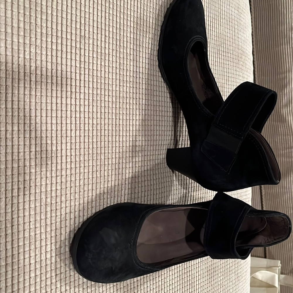 Gabor black suede shoes with Velcro